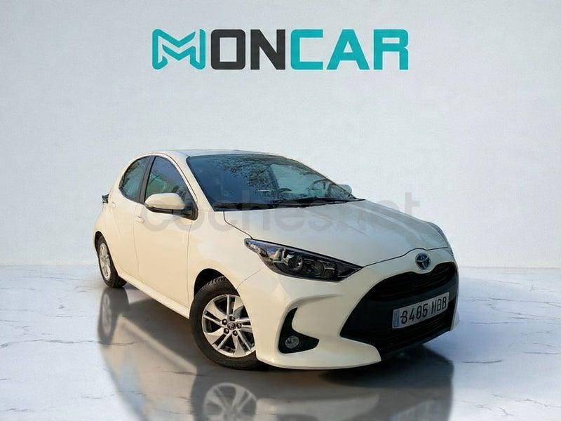 Usado Toyota Yaris Hybrid Style 116 CV (85 kW) 2022 Blanco Berlina