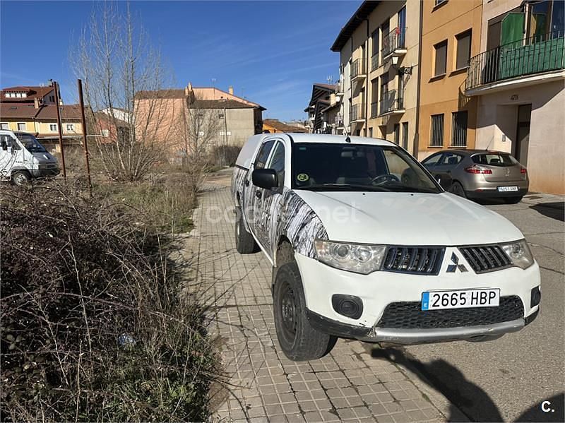 Usado Mitsubishi L200 Intense 136 CV (100 kW) 2011 Blanco Recogida