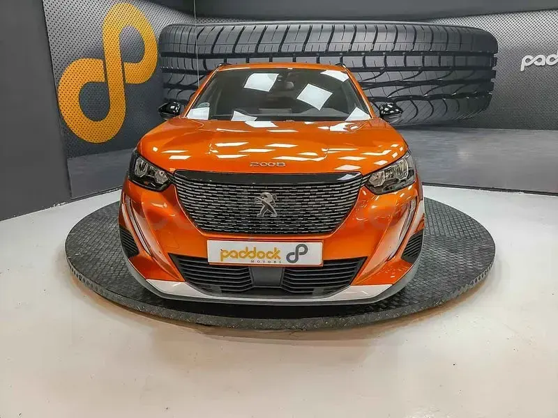 Usado Peugeot 2008 Allure 130 CV (95 kW) 2023 Naranja SUV