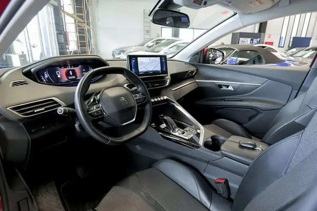 Usado Peugeot 5008 Allure 131 CV (96 kW) 2021 Rojo SUV