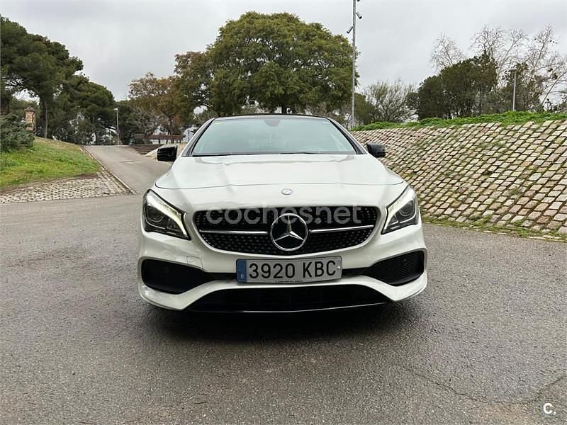 Usado Mercedes CLA220 Shooting Brake AMG line 177 CV (130 kW) 2016 Blanco Familiar