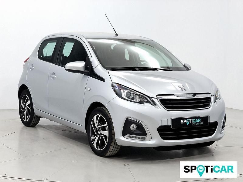 Usado Peugeot 108 Allure 72 CV (52 kW) 2021 Gris Utilitario