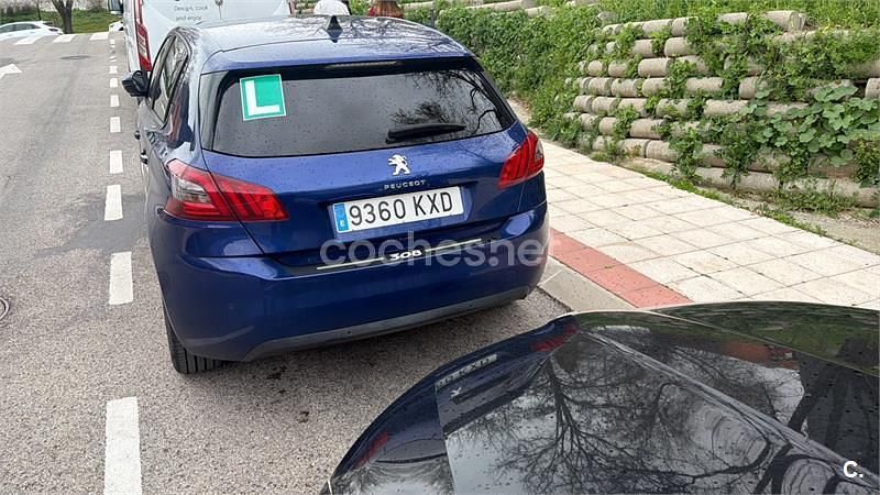 Usado Peugeot 308 Style 130 CV (95 kW) 2019 Azul Berlina