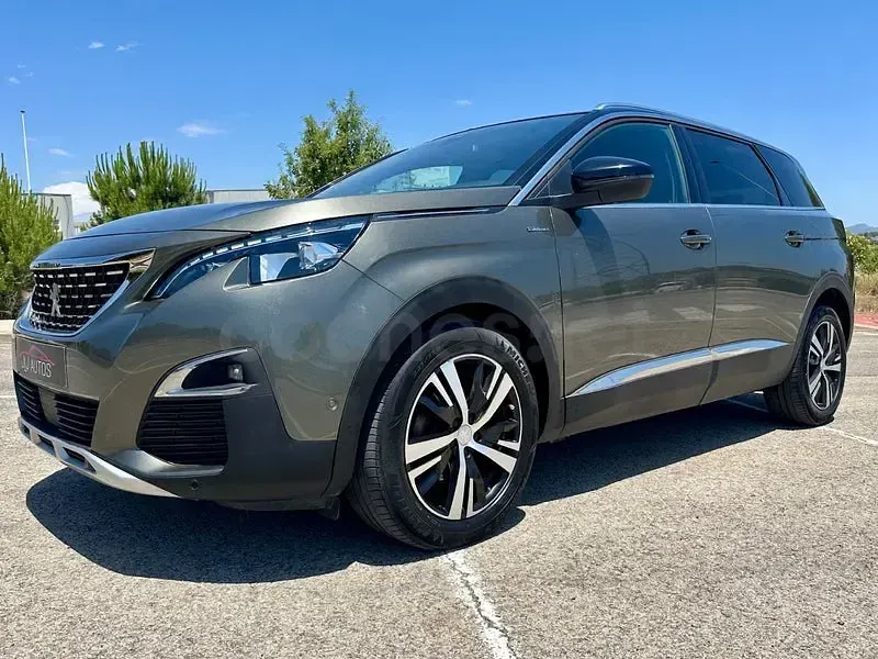 Usado Peugeot 5008 GT-line 120 CV (88 kW) 2018 Gris / plata SUV