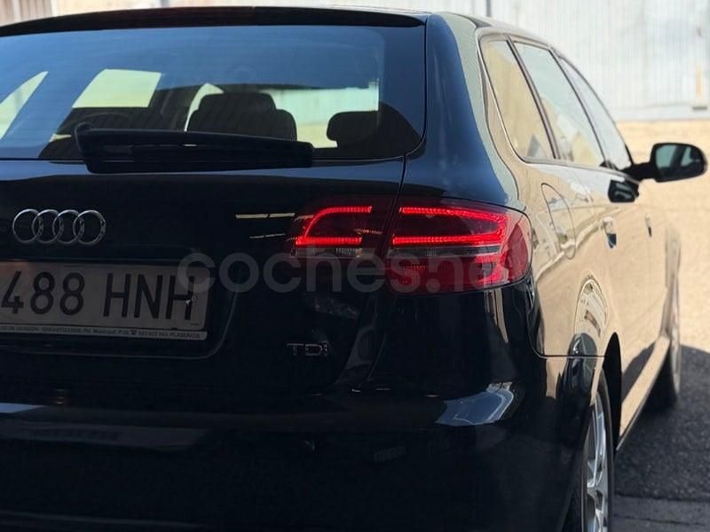 Usado Audi A3 Ambition 105 CV (77 kW) 2012 Negro Utilitario