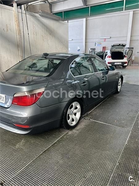 Usado BMW 530 193 CV (141 kW) 2004 Gris / plata Berlina