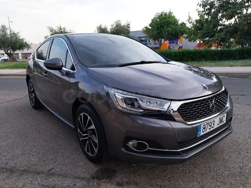 Usado DS Automobiles DS4 Style 120 CV (88 kW) 2016 Gris / plata Berlina