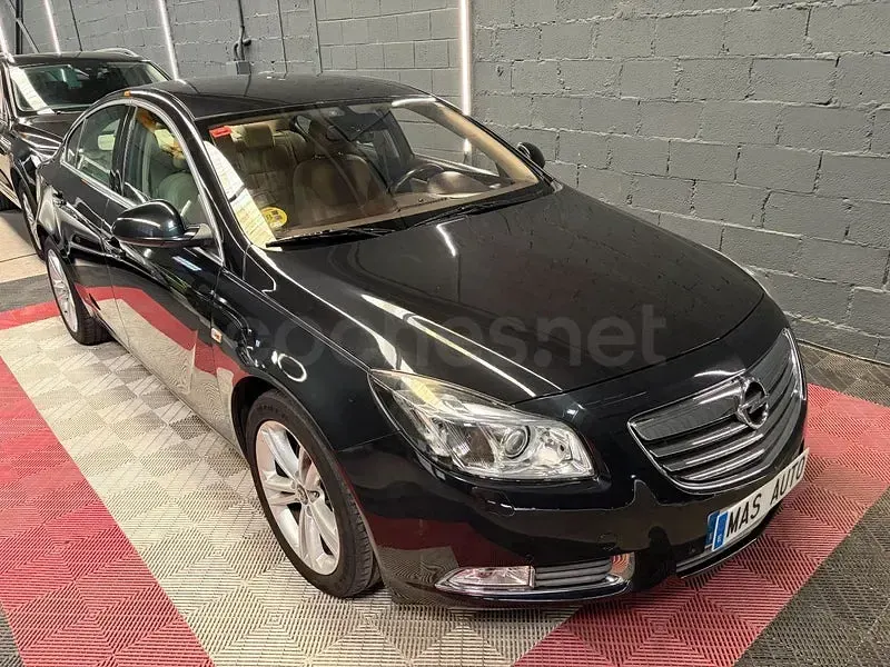 Usado Opel Insignia Sport 160 CV (117 kW) 2011 Negro Berlina