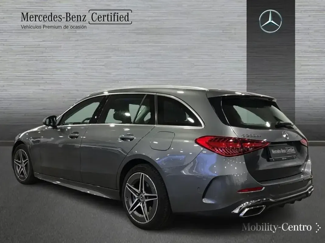 Usado Mercedes C300 312 CV (229 kW) 2025 Gris selenita Familiar