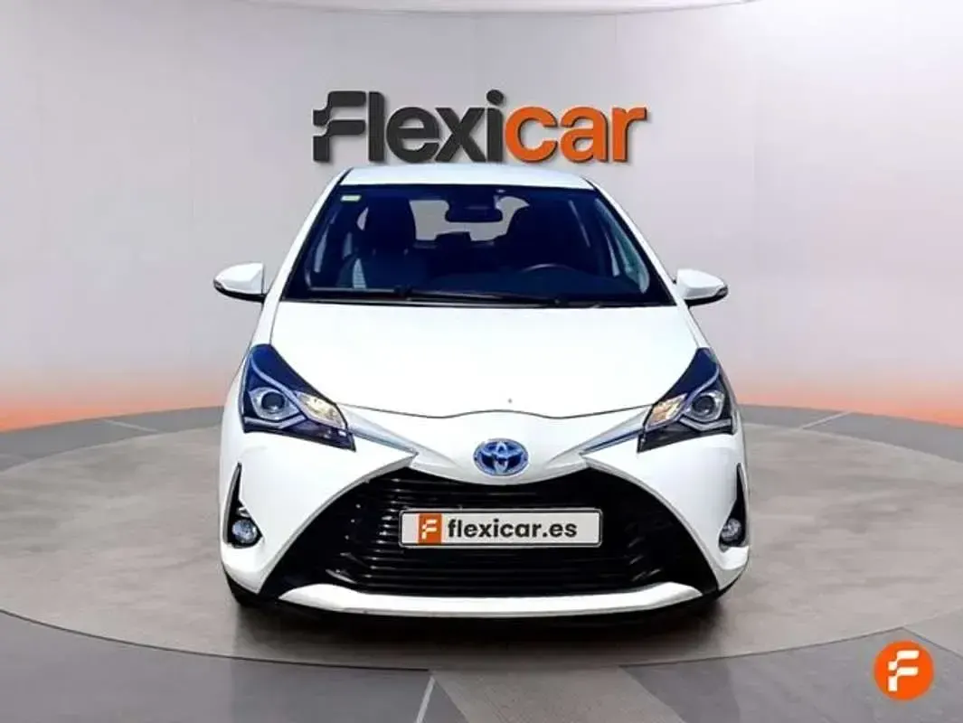 Usado Toyota Yaris Active 99 CV (72 kW) 2020 Blanco Utilitario