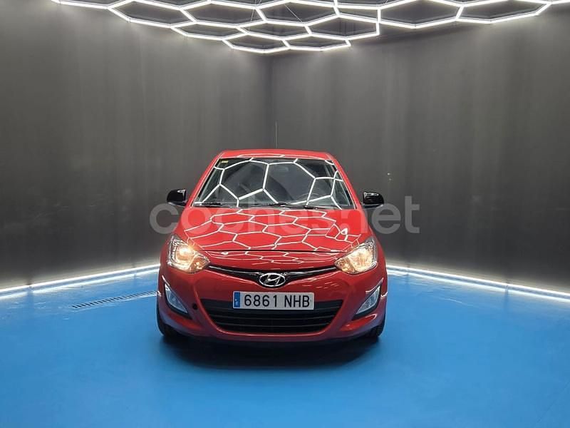 Usado Hyundai i20 Base 85 CV (62 kW) 2013 Rojo Berlina