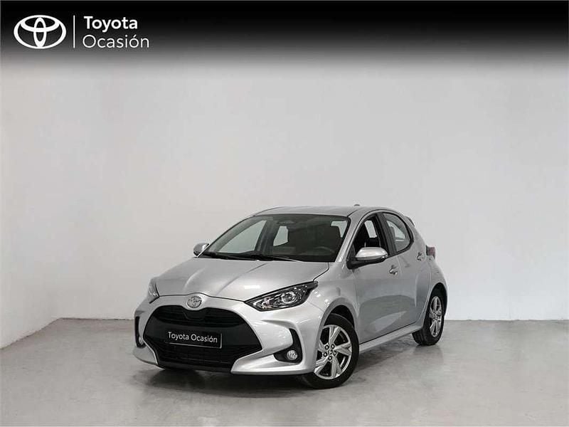 Usado Toyota Yaris Hybrid Active 116 CV (85 kW) 2025 Gris Monovolumen