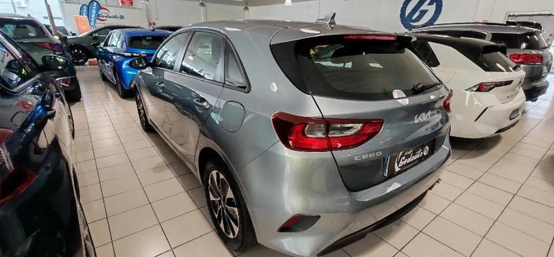 Begagnad Kia Ceed 101 HK (74 kW) 2025 Silver Halvkombi