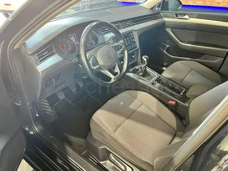Usado VW Passat Business 150 CV (110 kW) 2021 Negro Familiar