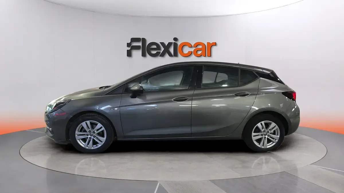 Usado Opel Astra 110 CV (80 kW) 2020 Gris Berlina