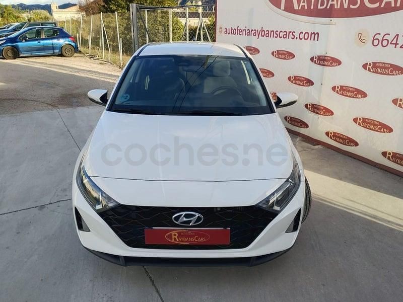 Usado Hyundai i20 100 CV (73 kW) 2022 Blanco Berlina