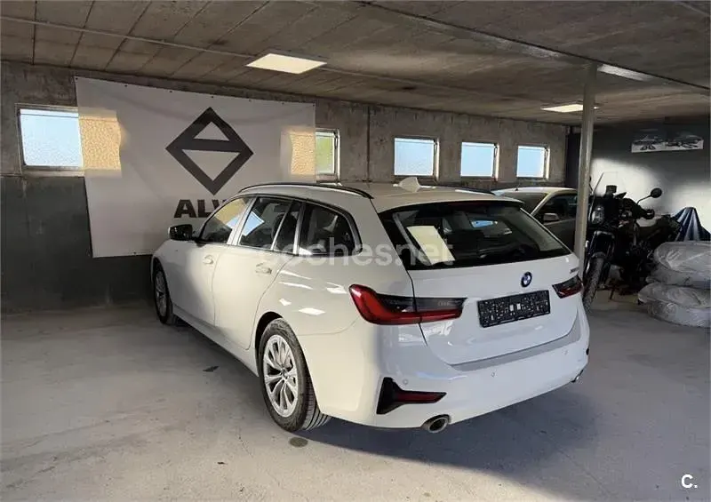 Usado BMW 320 Advantage 190 CV (139 kW) 2020 Blanco Familiar