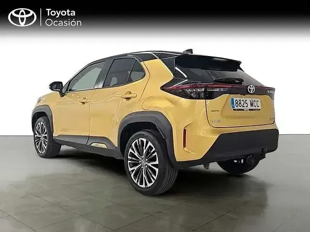 Usado Toyota Yaris Hybrid Style 116 CV (85 kW) 2022 Amarillo Pickup/Camioneta