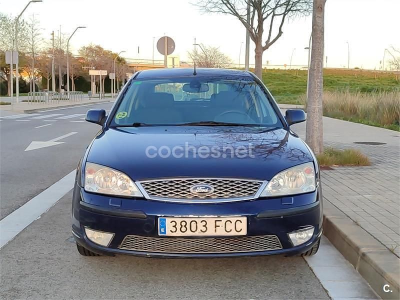 Usado Ford Mondeo Trend 130 CV (95 kW) 2006 Azul Berlina