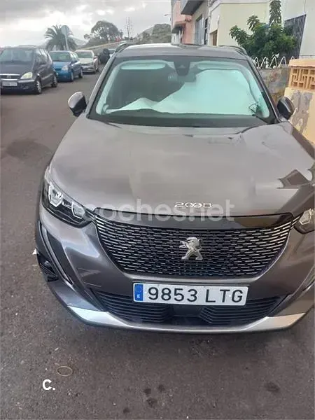 Usado Peugeot 2008 Active 110 CV (80 kW) 2021 Negro SUV
