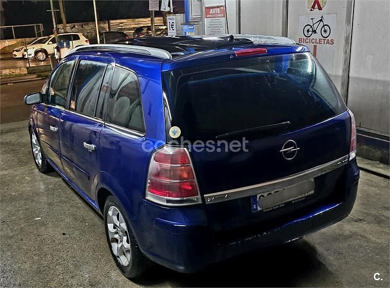 Usado Opel Zafira Cosmo 120 CV (88 kW) 2006 Azul Monovolumen