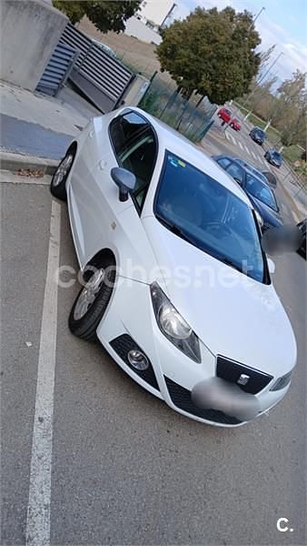Usado Seat Ibiza Reference 75 CV (55 kW) 2012 Blanco Berlina