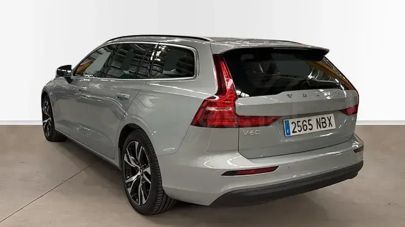Usado Volvo V60 Core 197 CV (144 kW) 2025 Gris / plata Familiar