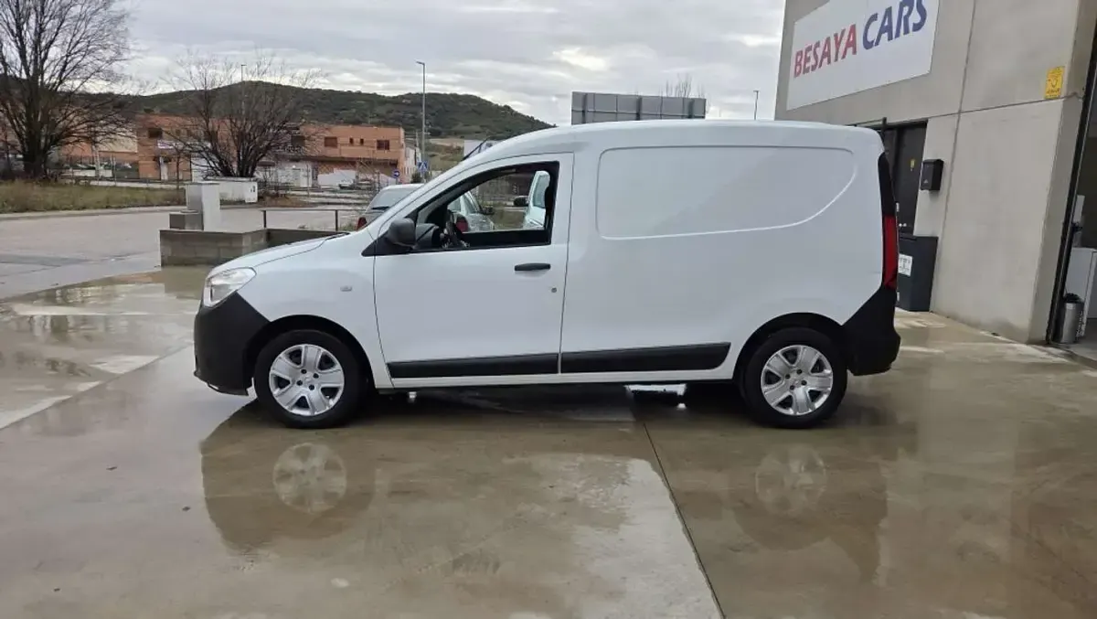 Usado Dacia Dokker Essentiel 90 CV (66 kW) 2019 Blanco Monovolumen