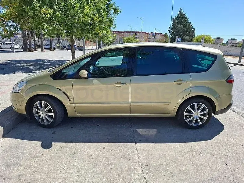 Usado Ford S-MAX Trend 140 CV (102 kW) 2007 Amarillo Monovolumen