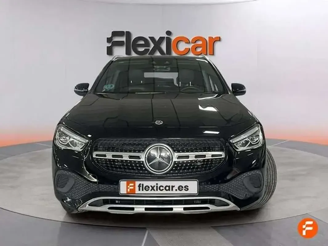 Käytetty Mercedes GLA180 136 HP (100 kW) 2022 Musta Katumaasturi