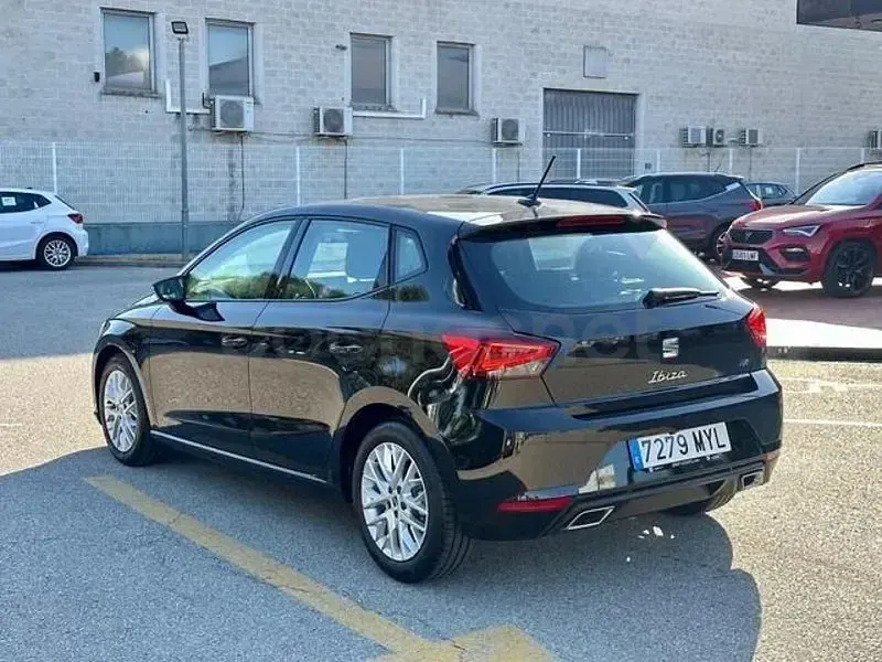 Usado Seat Ibiza FR 115 CV (84 kW) 2025 Negro Utilitario