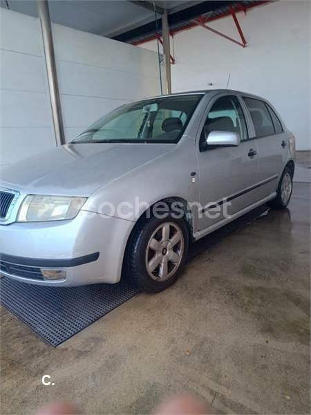 Gris / plata Usado 2004 Skoda Fabia Comfort Berlina | 799 € (Super precio) - Imagen 1/4