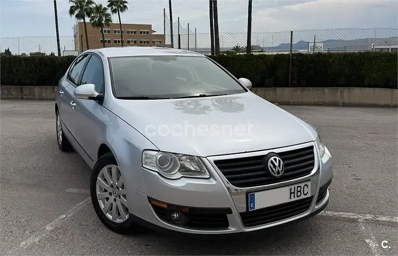 Usado VW Passat Advance 140 CV (102 kW) 2011 Gris / plata Berlina