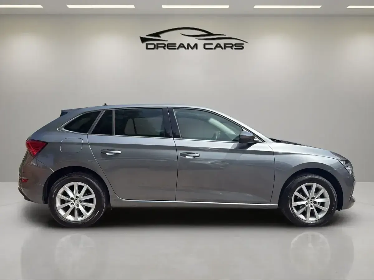 Usado Skoda Scala Ambition 95 HP (69 kW) 2022 Cinzento Citadino