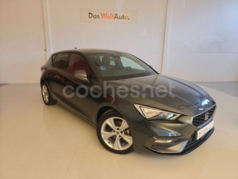 Gris / plata Usado 2025 Seat Leon FR Berlina | 24.500 € (Precio justo) - Imagen 1/4