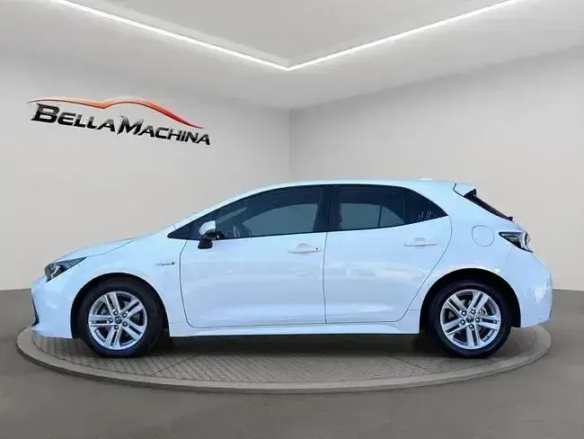 Usado Toyota Corolla Active 122 CV (89 kW) 2020 Blanco Berlina