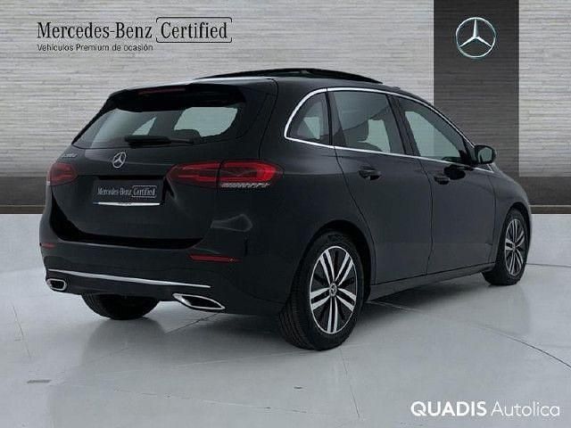 Usado Mercedes B200 150 CV (110 kW) 2022 Negro noche Utilitario