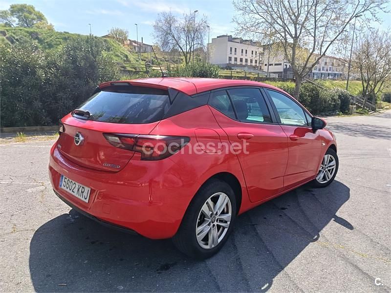 Usado Opel Astra Dynamic 110 CV (80 kW) 2018 Rojo Berlina