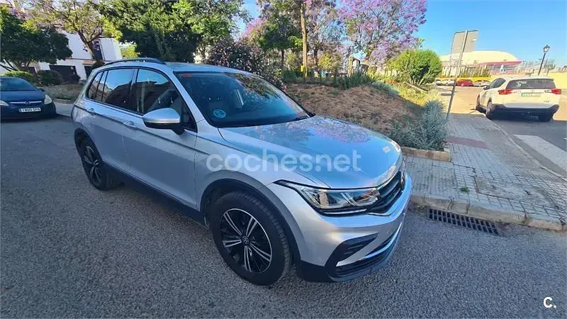 Usado VW Tiguan Life 150 CV (110 kW) 2021 Gris / plata SUV
