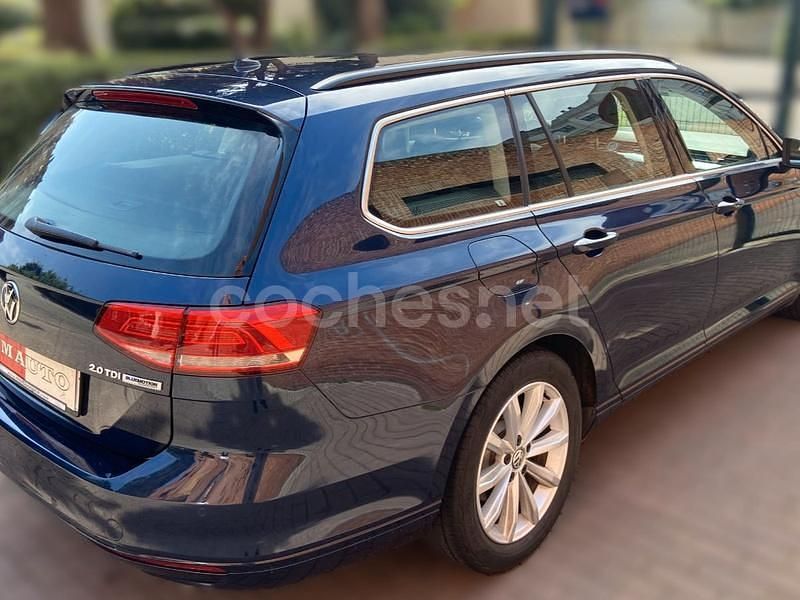 Usado VW Passat Advance 150 CV (110 kW) 2017 Azul Familiar