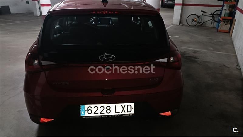 Usado Hyundai i20 100 CV (73 kW) 2022 Rojo Utilitario