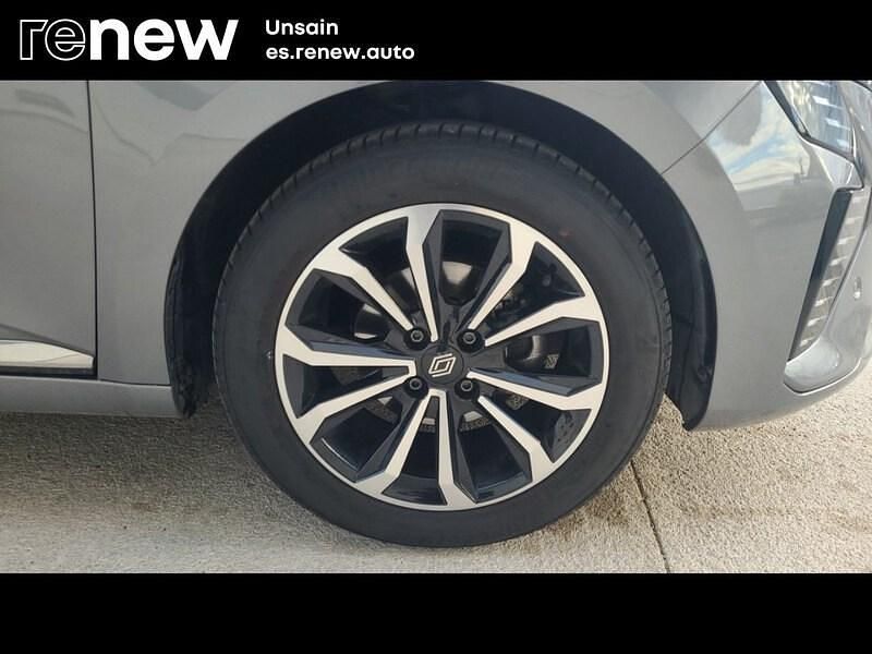 Käytetty Renault Clio V Techno 100 HP (73 kW) 2025 Harmaa Sedan