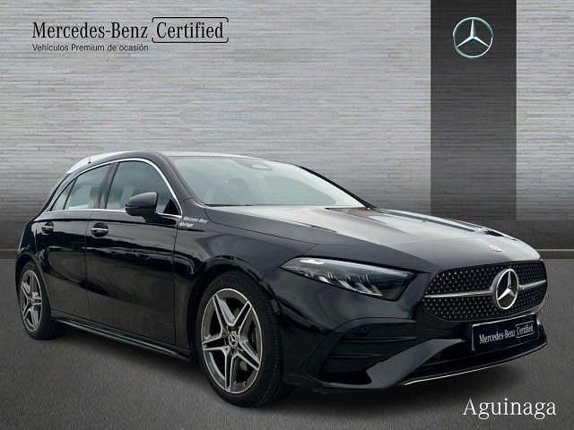 Usado Mercedes A180 AMG line 136 CV (100 kW) 2025 Negro noche