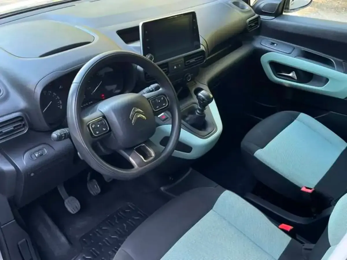 Usado Citroën Berlingo Business Class 102 CV (75 kW) 2022 Gris / plata Monovolumen
