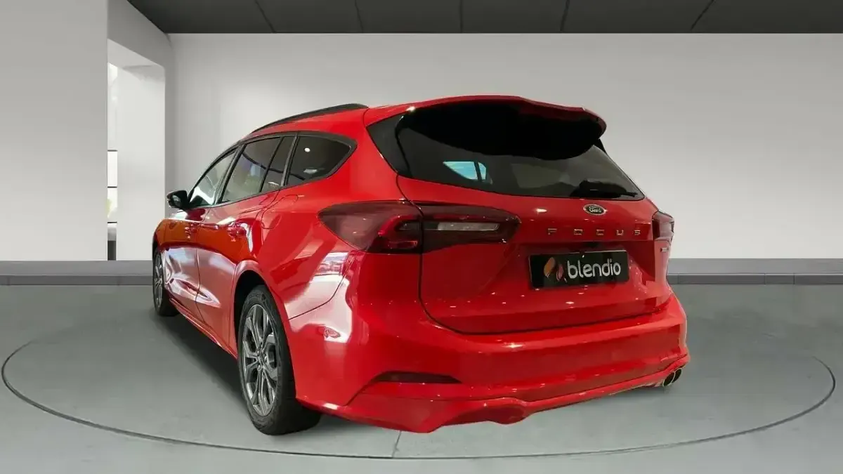 Usado Ford Focus ST-Line 125 CV (91 kW) 2024 Rojo Familiar