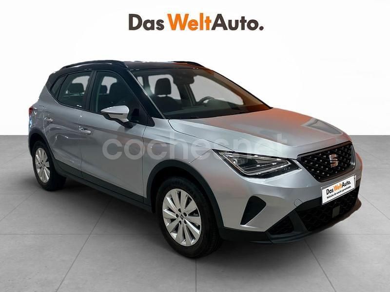 Gris plata Usado 2024 Seat Arona Style SUV | 21.590 € (Un poco caro) - Imagen 1/4
