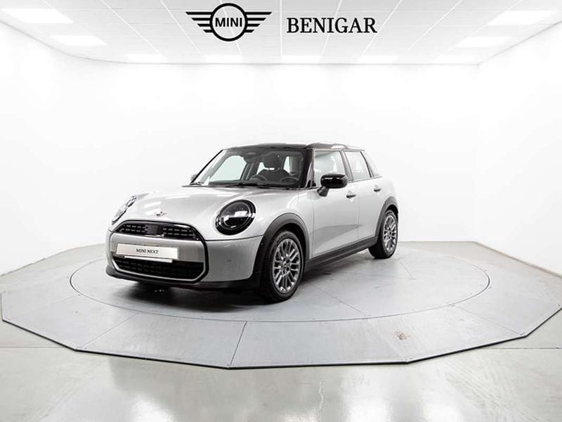 Usado Mini Cooper Essential 114 kW (156 CV) 2025 Plateado Utilitario