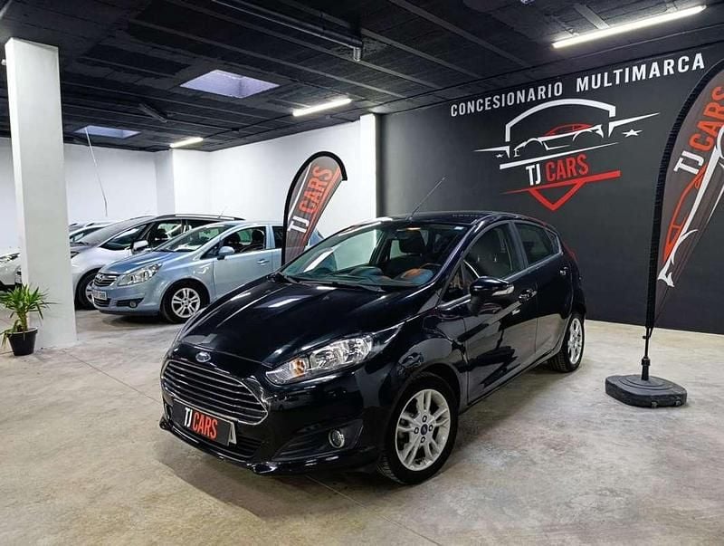 Usado Ford Fiesta Trend 75 CV (55 kW) 2016 Negro Utilitario
