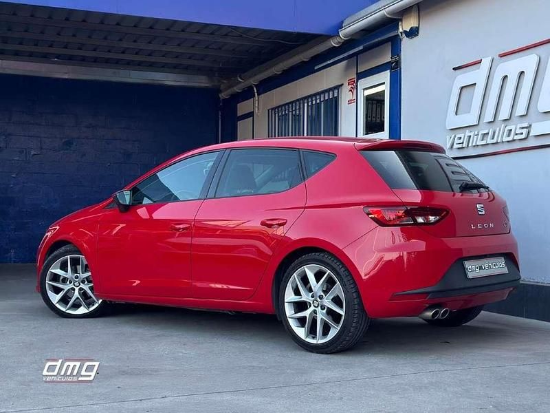 Begagnad Seat Leon FR 150 HK (110 kW) 2016 Röd Halvkombi
