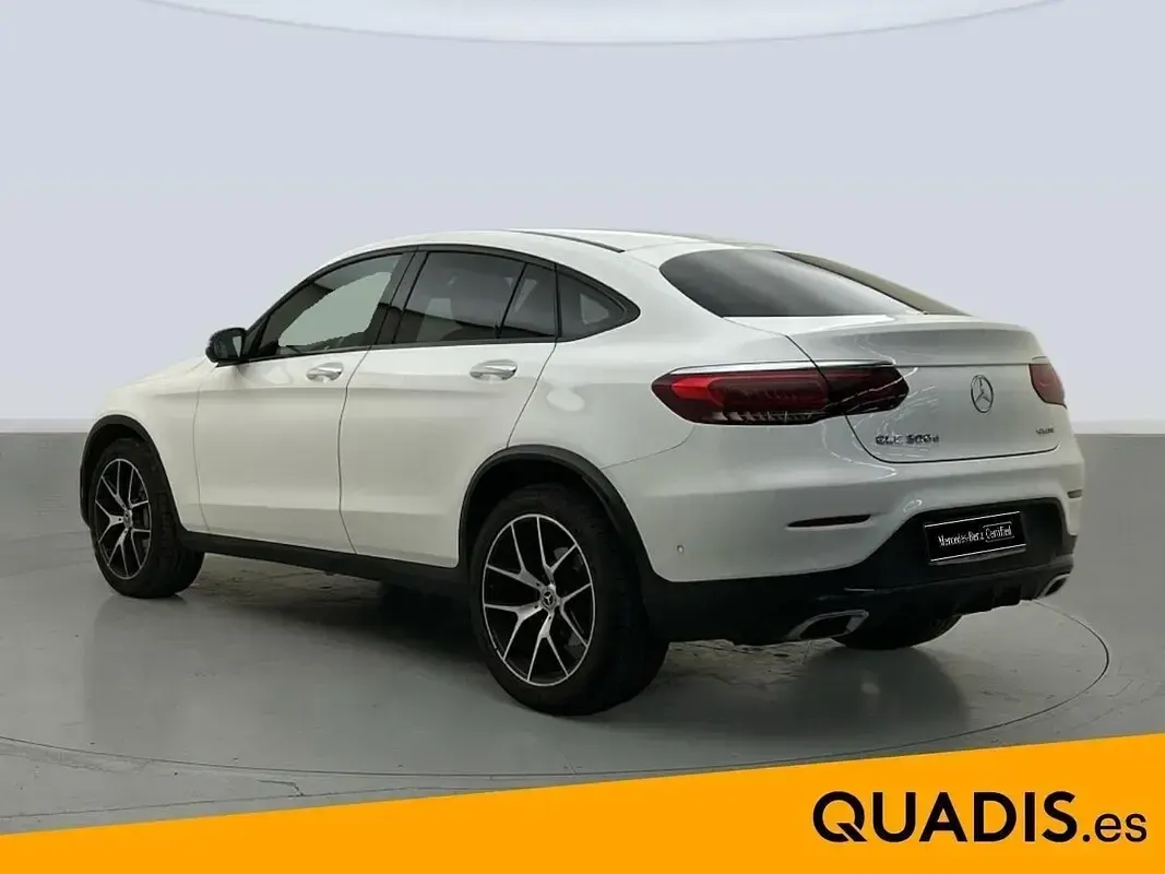 Usado Mercedes GLC300 AMG line 245 CV (180 kW) 2021 Blanco Coupe